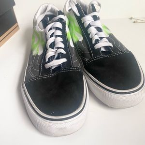 🟢⚫️Size 9.5 Womens, Mens 8 Used Old Skool Flame print Vans